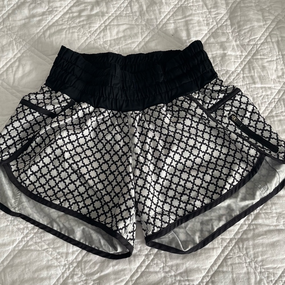 Lululemon Tracker Shorts Size 4